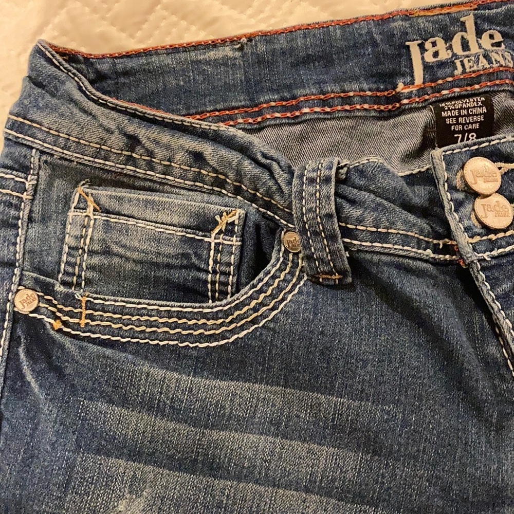 Jade Jeans 7/8 distressed in like new condition - Picture 7 of 10